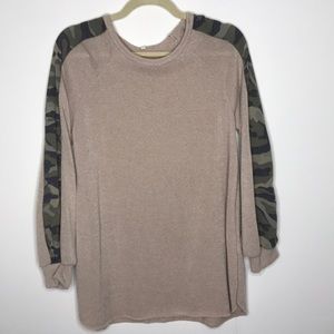 NWT Camo stripped sleeve knit shirt